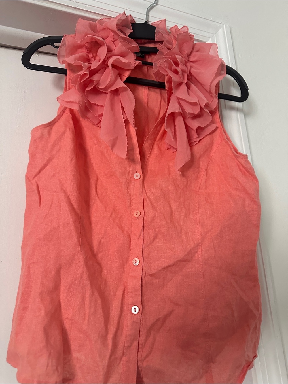 Tracy M Coral Sleeveless Ruffle Collar Button-Down Top